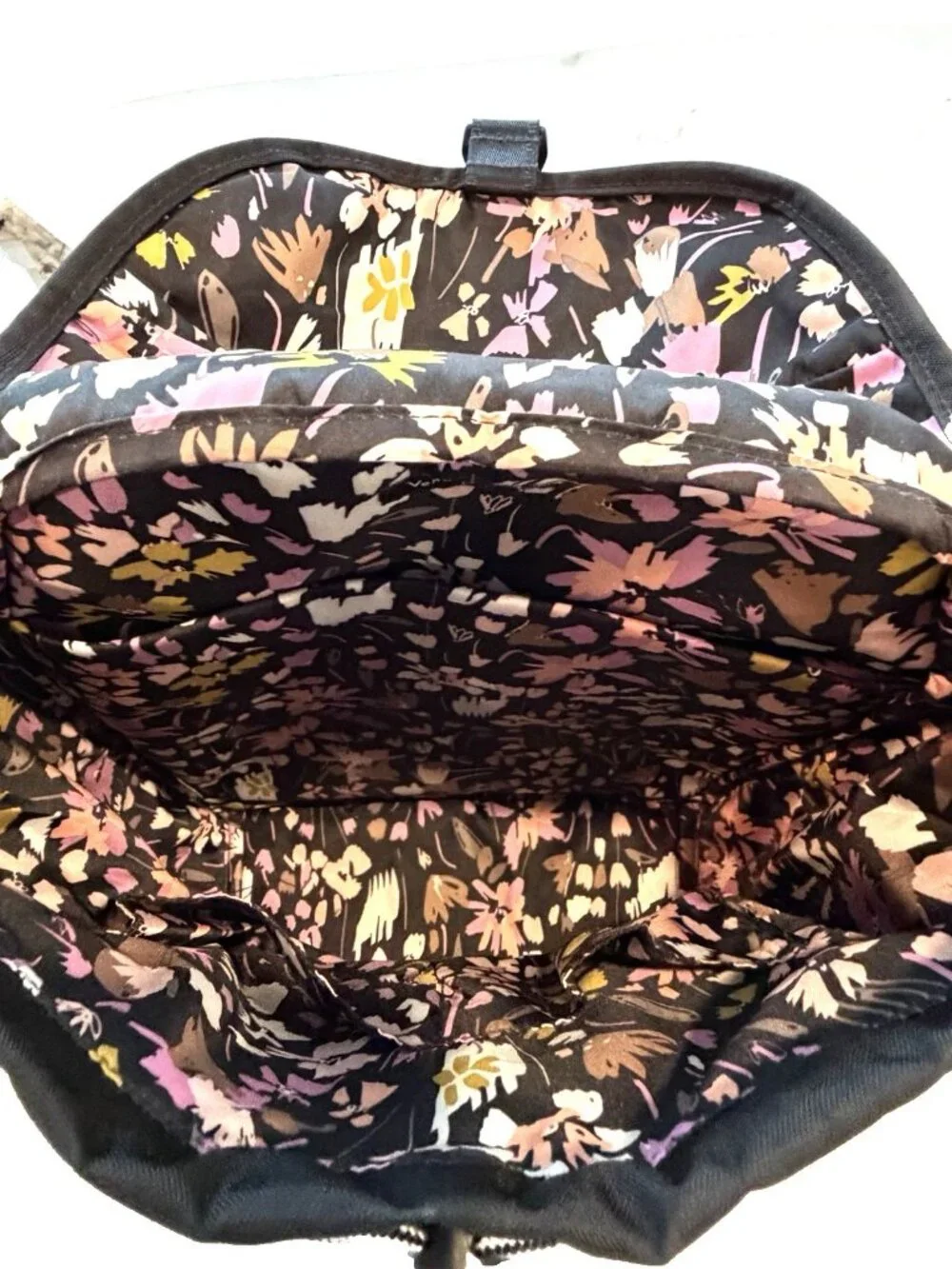 Vera Bradley Daytripper Backpack Water Repellent Pockets Floral Lining NWOT